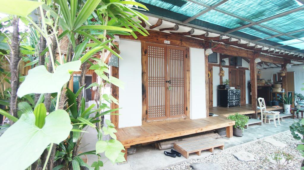 1928 Suimmaru Hanok Guesthouse Jeonju Eksteriør billede
