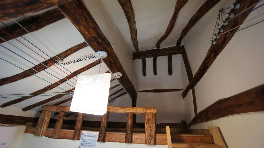 1928 Suimmaru Hanok Guesthouse Jeonju Værelse billede