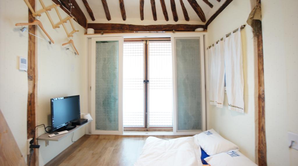 1928 Suimmaru Hanok Guesthouse Jeonju Værelse billede