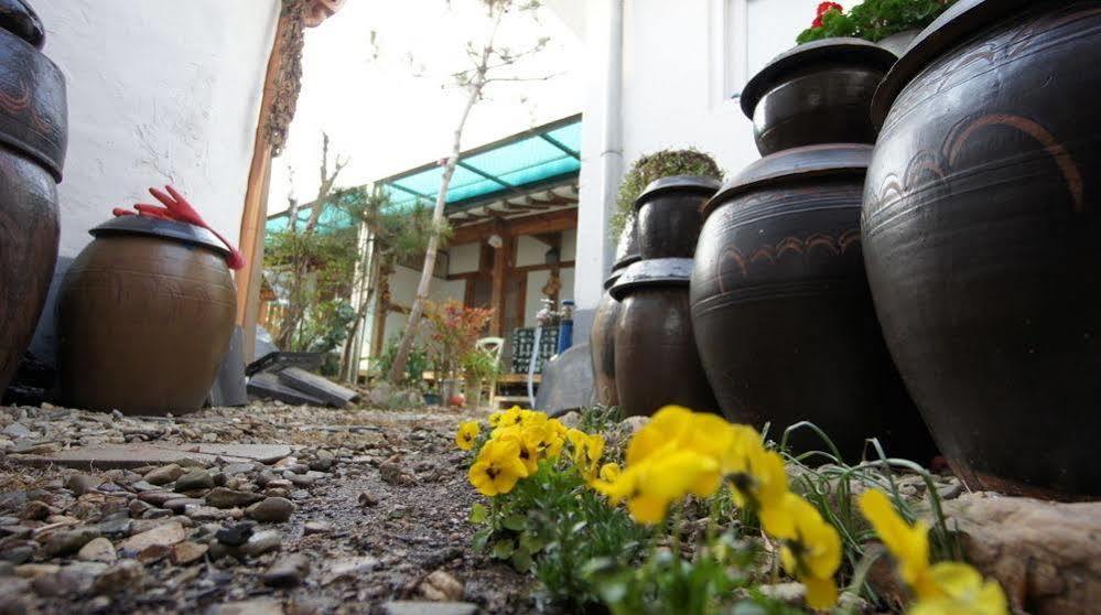 1928 Suimmaru Hanok Guesthouse Jeonju Eksteriør billede